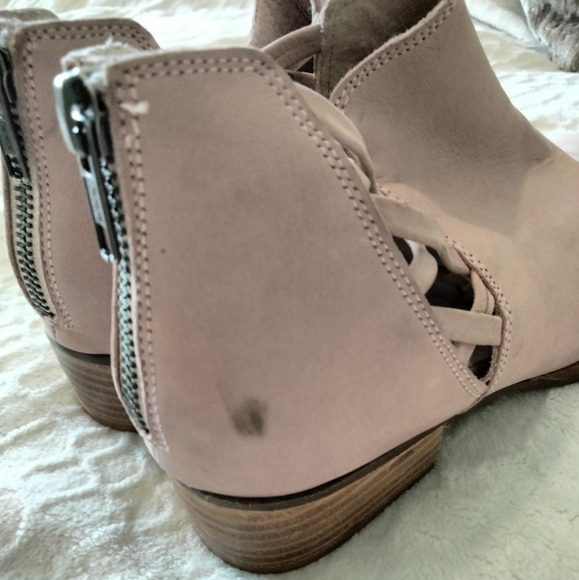 Seychelles Dusty pink Criss-cross Cutout Soft leather ankle bootie - Picture 6 of 10